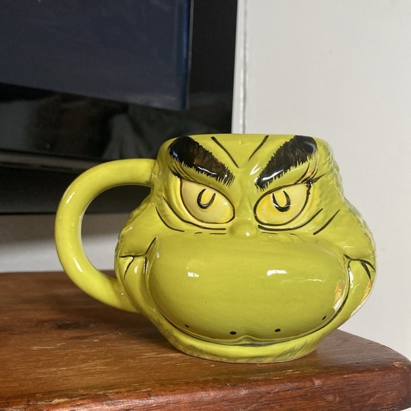 Brand NWT- 18floz- Dr Seuss Ent. The Grinch Hand Painted Ceramic Mug - Picture 3 of 15